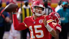 Patrick Mahomes ya es favorito sobre Russell Wilson para MVP en las casas de apuestas