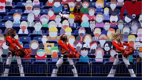 NFL: Los Broncos usaron personajes de South Park para llenar las gradas de su estadio