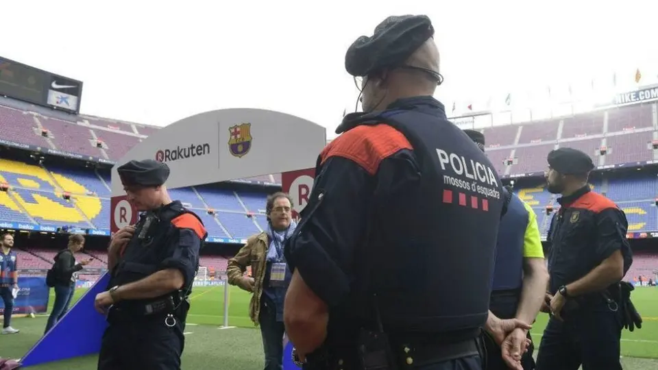 Barcelona: Policía acudió al Camp Nou para llevarse documentación sobre el 'Barçagate'