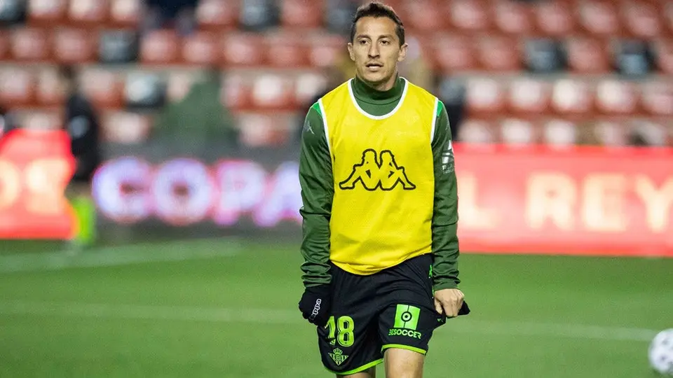 Betis: Andrés Guardado podría perderse el inicio de LaLiga por molestias físicas
