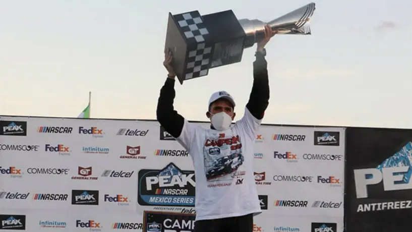 Rubén Rovelo se consagró Campeón de NASCAR México pese a abandono en Puebla
