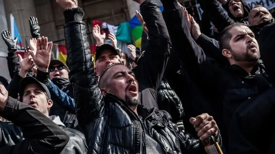 Video: Batalla campal en Holanda entre aficionados previo a un partido amistoso