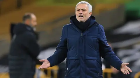 Mourinho criticó a la Premier League con sarcasmo: 'La mejor liga del mundo'