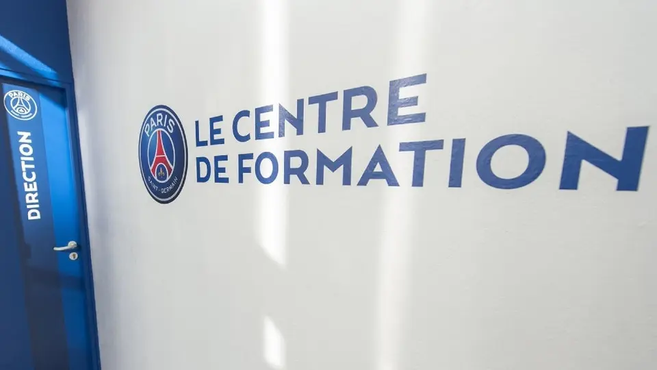 PSG cerró su centro de formación por brote de Covid-19