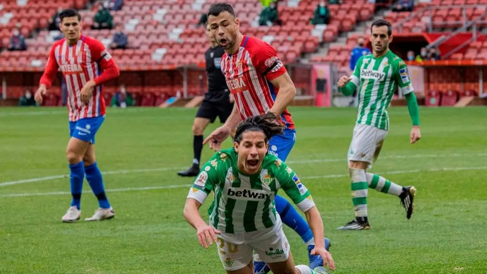 Diego Lainez: Provocó penalti que encaminó la victoria del Betis en la Copa del Rey
