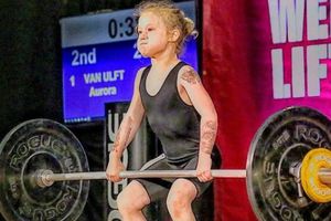 Niña más fuerte del mundo levanta 80 kilos