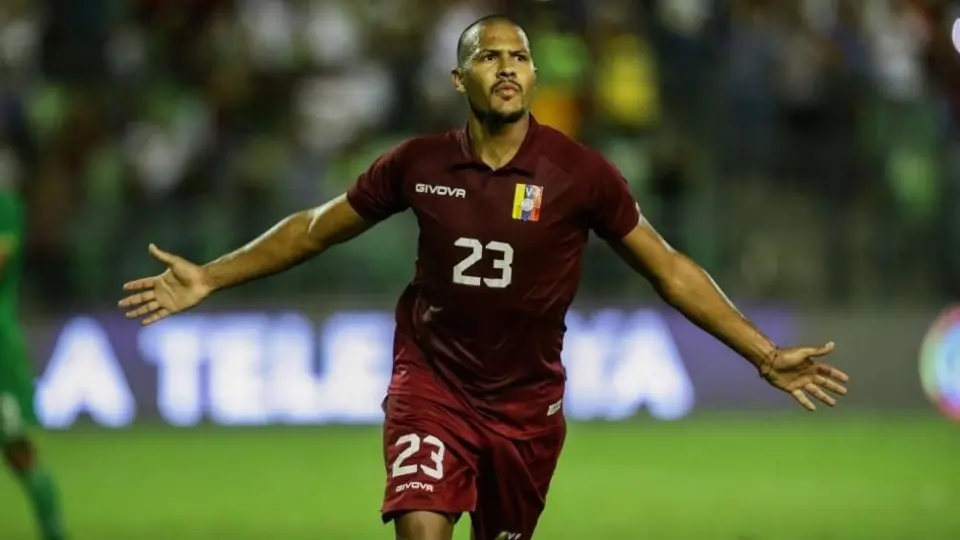 Raúl Jiménez: Wolverhampton podría fichar a Salomón Rondón para cubrir baja de Raúl