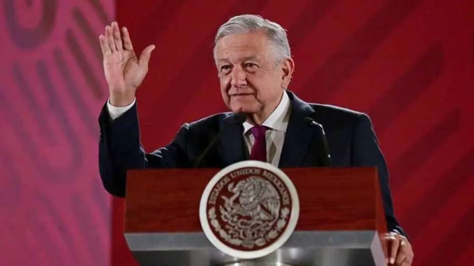 AMLO: López Obrador se fotografió con el intérprete de narcocorridos el 'Komander'