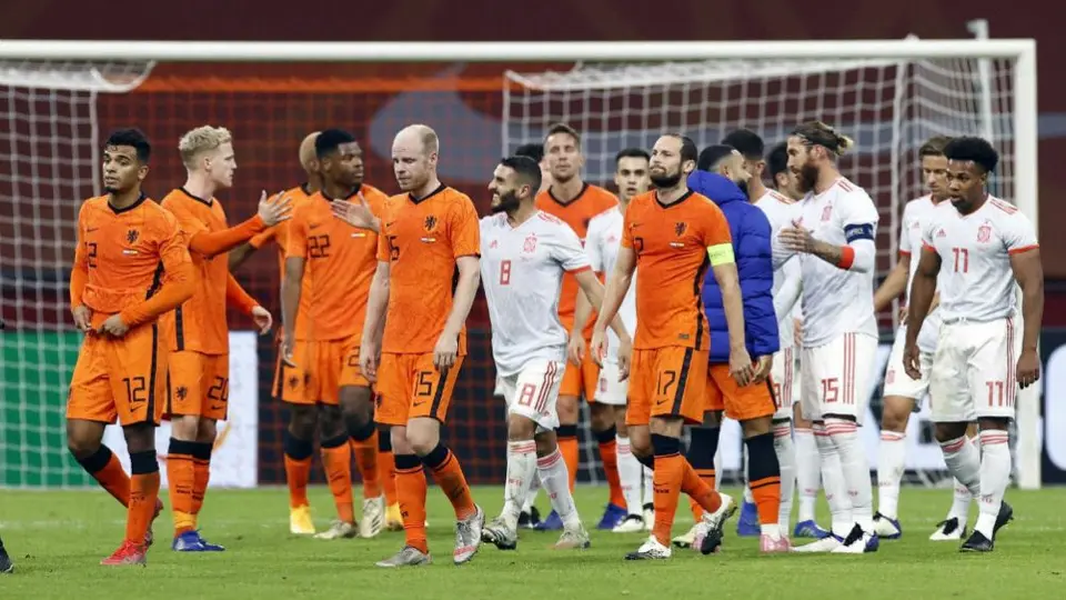 Holanda y España empataron en entretenido amistoso en Ámsterdam