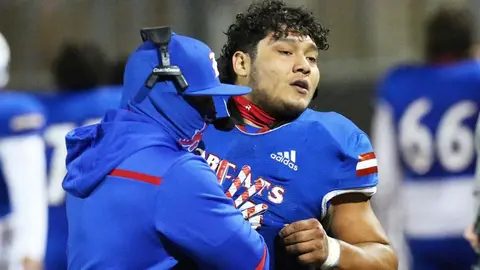 Jugador de futbol americano de secundaria agredió a árbitro luego de ser expulsado