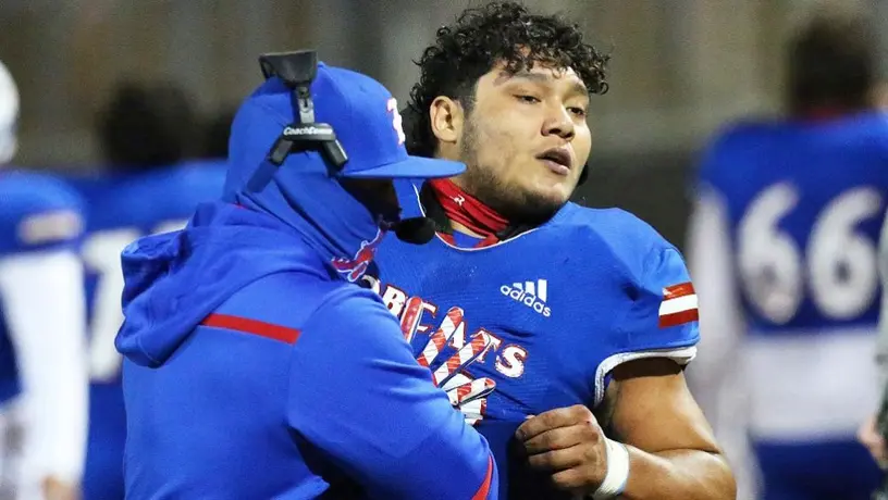 Jugador de futbol americano de secundaria agredió a árbitro luego de ser expulsado