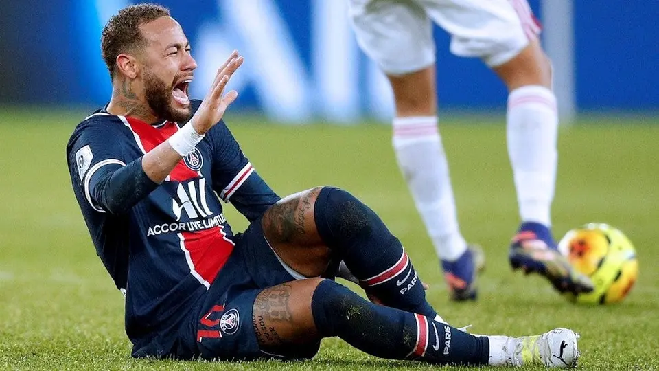 PSG: Neymar salió entre lágrimas tras lesionarse en derrota vs Lyon