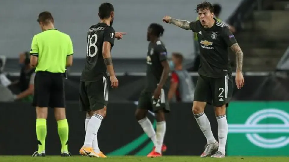 Manchester United: Lindelof insultó a Bruno Fernandes tras segundo gol de Sevilla