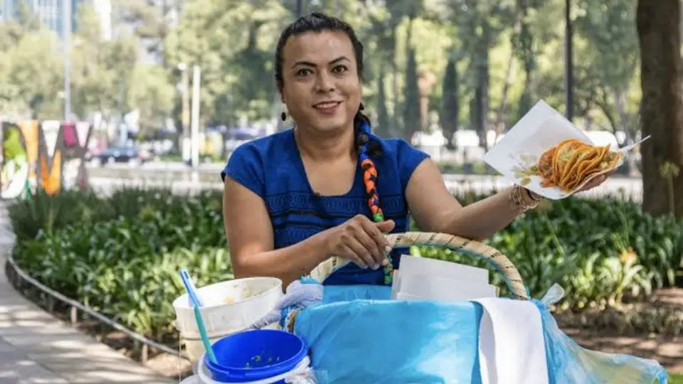 Video: Lady Tacos de Canasta fue despojada de su bicicleta por policías de la Ciudad de México