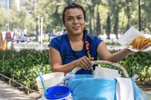 Video: Lady Tacos de Canasta fue despojada de su bicicleta por policías de la Ciudad de México