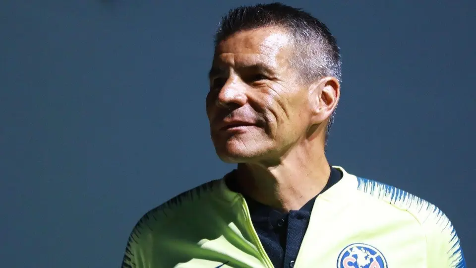 Alfredo Tena realiza una maestría en Dirección de Futbol en la Universidad del Real Madrid