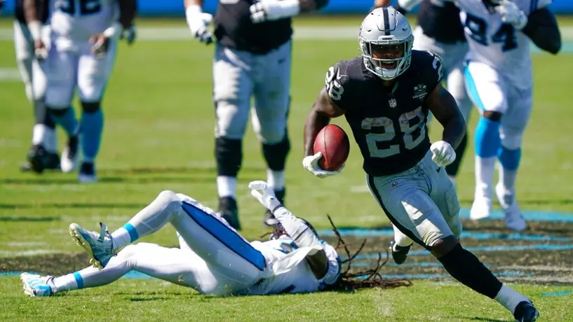 NFL: Raiders venció a Panthers con tres touchdowns de Josh Jacobs