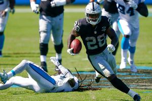 NFL: Raiders venció a Panthers con tres touchdowns de Josh Jacobs