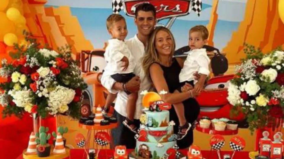 Álvaro Morata le regaló dos cuatrimotos de juguete a sus hijos