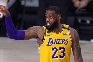 Lakers derrotó a Rockets y está a una victoria de la Final del Oeste