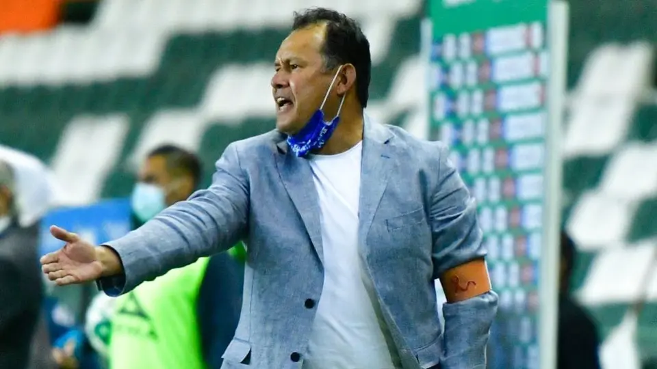 Juan Reynoso sobre dirigir a Cruz Azul: 'El club es muy grande, siempre atrae'
