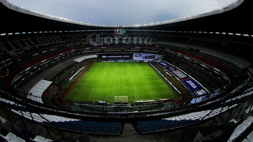 Estadio Azteca: Áreas y tiros de esquina con mala iluminación durante el Cruz Azul vs Juárez
