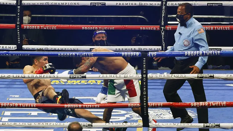 Leo Santa Cruz sufrió impresionante nocaut y no pudo ser campeón en 5 divisiones
