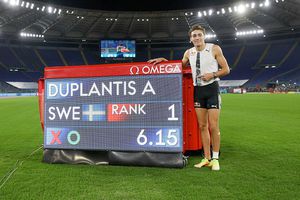 Armand Duplantis rompió récord mundial de salto de pértiga que duró 26 años