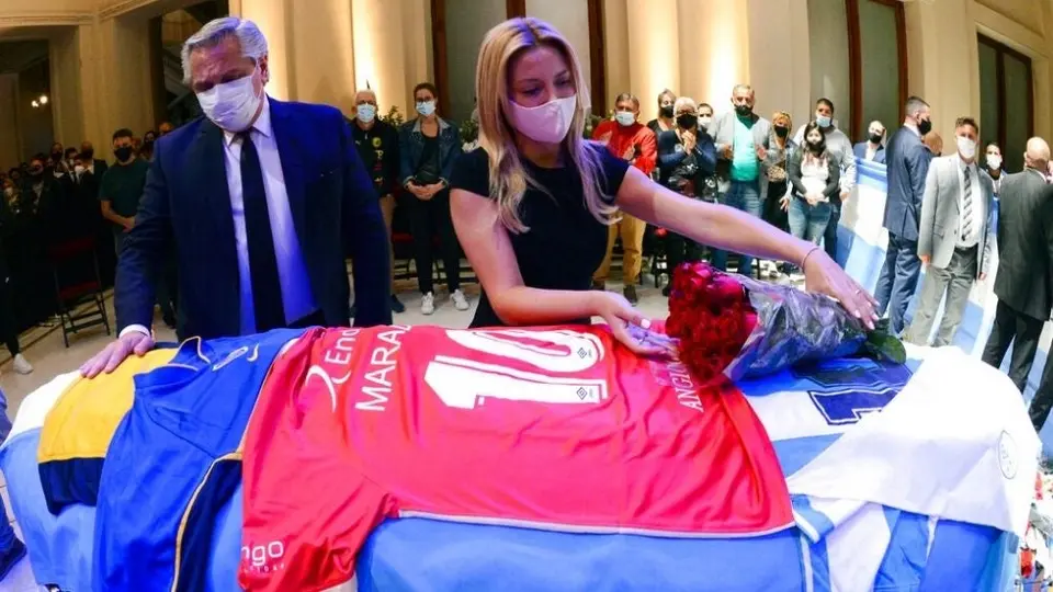Maradona: Argentinos Jr. expulsó a socio que se tomó foto con cadáver de Diego