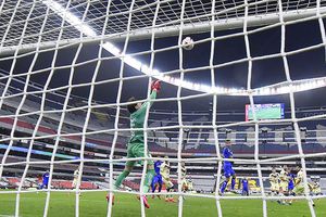 Felipe Morales lanzó 'A Balón Parado', su segundo libro