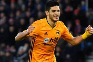 Raúl Jiménez regalará playera autografiada a sus seguidores