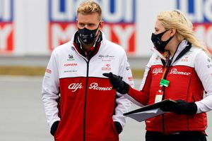 F1: Hijo de Michael Schumacher no pudo debutar por mal clima