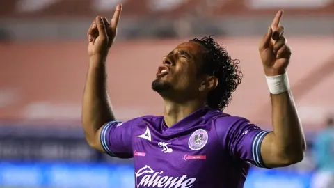 Mazatlán trolleó a Chivas por indisciplinas con canción de banda El Recodo