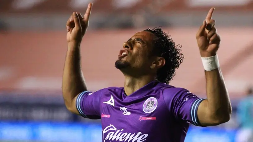 Mazatlán trolleó a Chivas por indisciplinas con canción de banda El Recodo