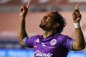 Mazatlán trolleó a Chivas por indisciplinas con canción de banda El Recodo