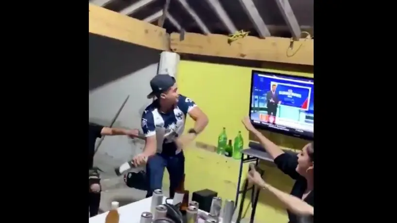 Video: Aficionado de Rayados rompió una pantalla tras eliminación vs Puebla