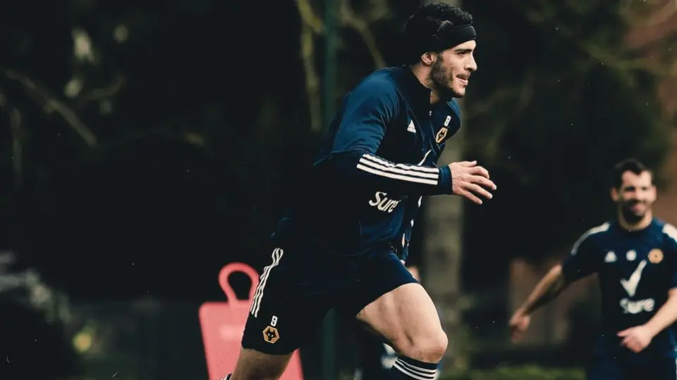 Raúl Jiménez: Utilizará una protección más avanzada que la de Petr Cech