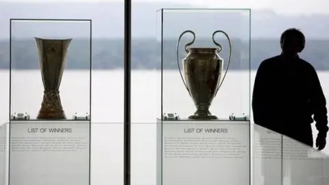 UEFA: Equipos deberán hacer pruebas de Covid-19 dos días antes de cada juego europeo