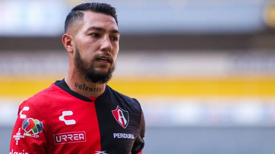 Atlas: Luciano Acosta, incluido en la foto oficial pese a dejar al equipo