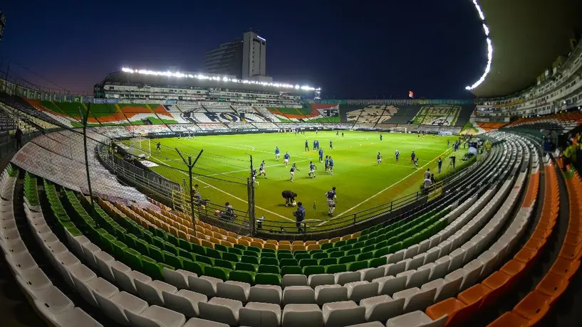 León: Sacerdote roció agua bendita en cancha del Nou Camp previó a Vuelta de CF