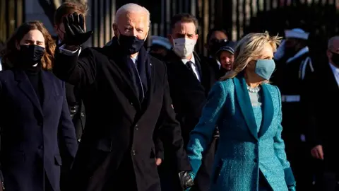 Joe Biden: Detener la construcción del muro, entre sus primeros decretos firmados