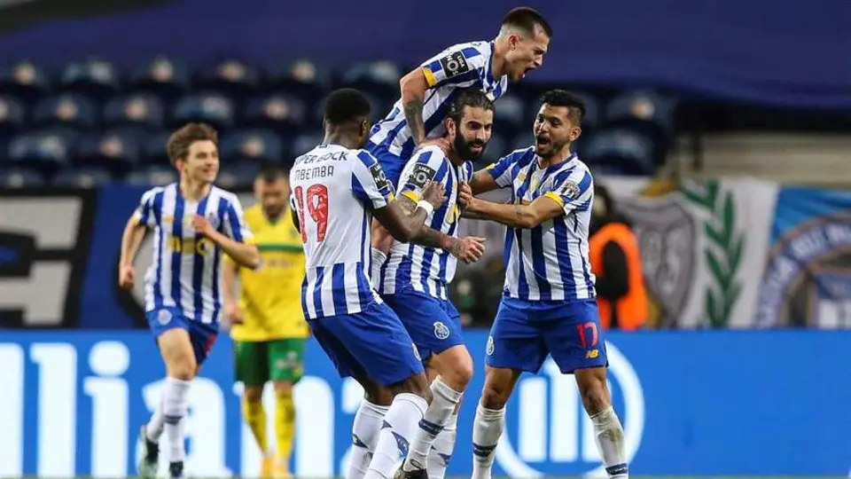 Tecatito Corona: Con el mexicano de titular, Porto derrotó a Paços de Ferreira