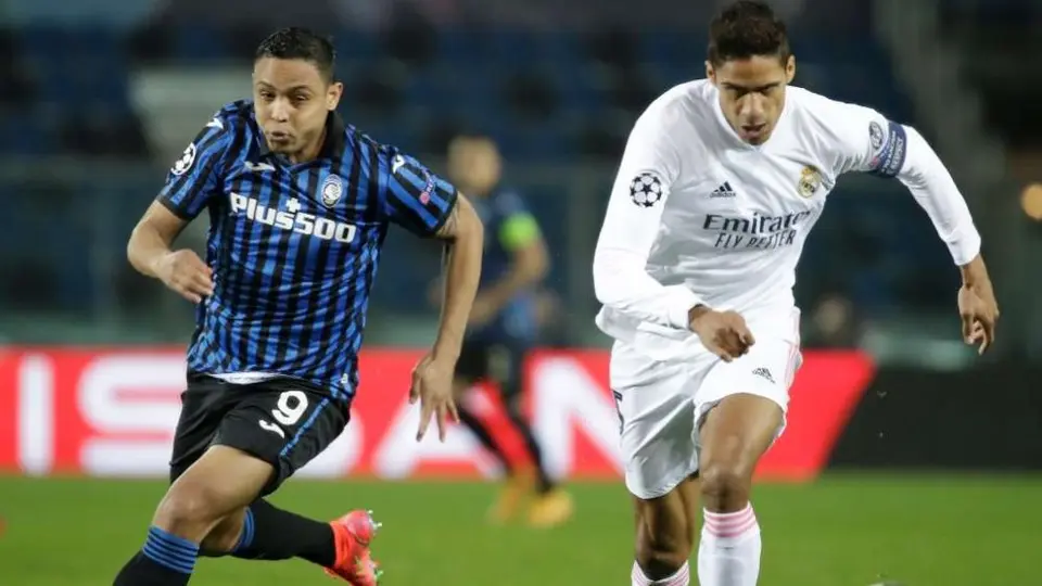 Raphaël Varane: Manchester United, dispuesto a desembolsar 85 MDE por el francés