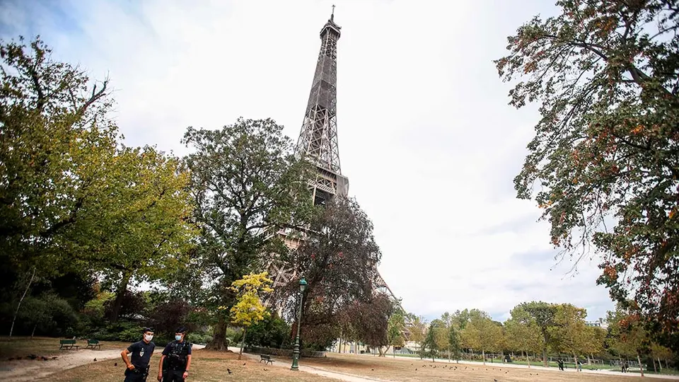 Torre Eiffel, desalojada por amenaza de bomba