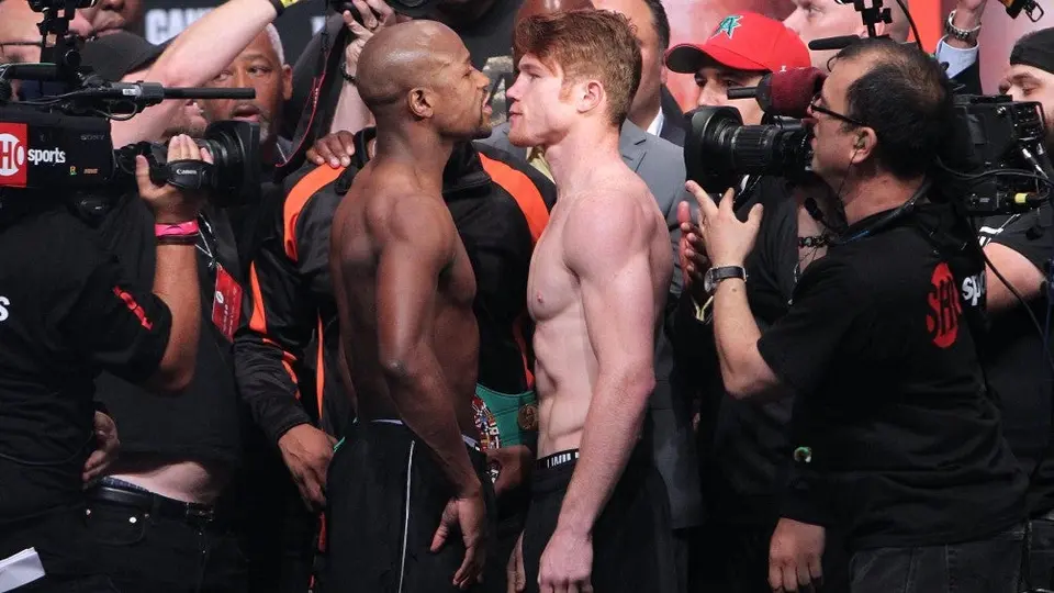 Mayweather se burló del Canelo y lo llamó 'CaLOSE-elo'