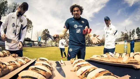 América: Jugadores de las Águilas partieron la Rosca de Reyes con Baby Yoda