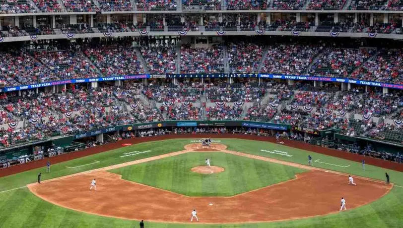 Rangers: 37 mil aficionados casi llenan el Globe Life Field en plena pandemia