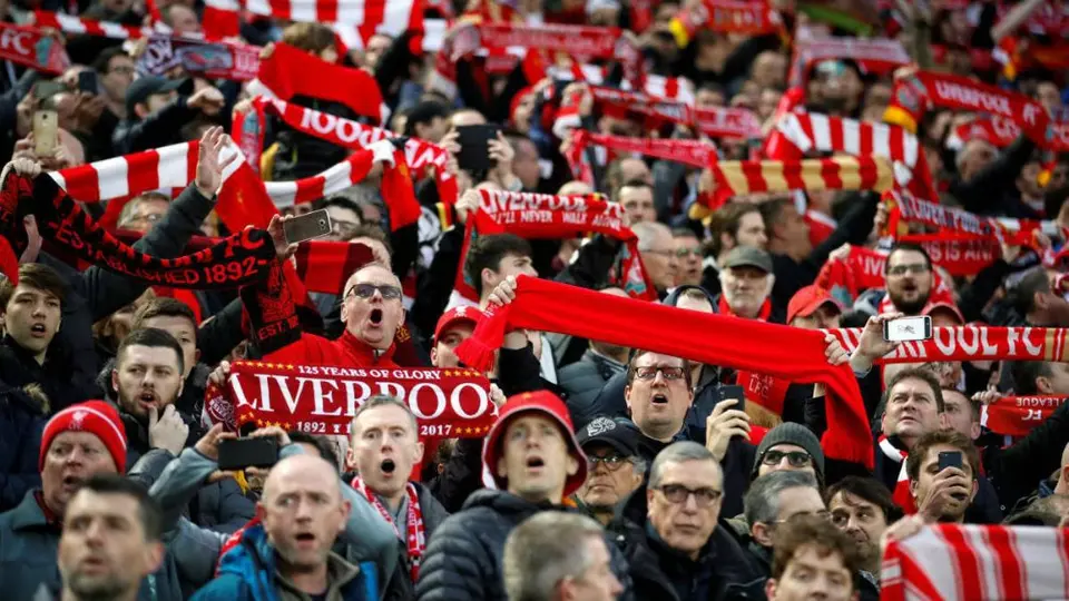 Video: Aficionados del Liverpool en Tailandia celebraron título con su propio desfile