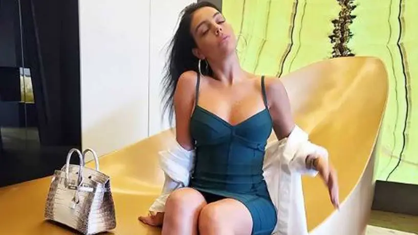 Georgina Rodríguez 'presumió' bolso de 194 mil dólares durante sus vacaciones con CR7