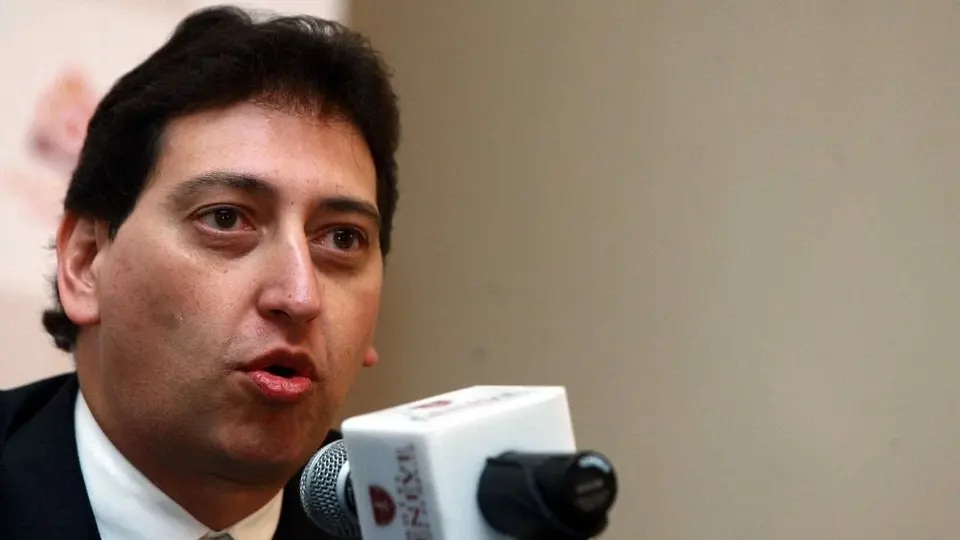 Enrique Burak compartirá portada de revista con su hija